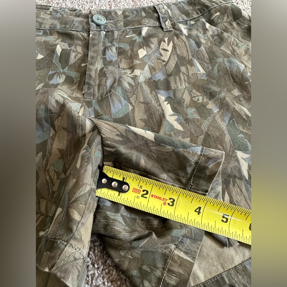 Columbia Kenzie Cove Cypress Camo Leaf Shorts - Women’s 12 - Picture 5 of 9